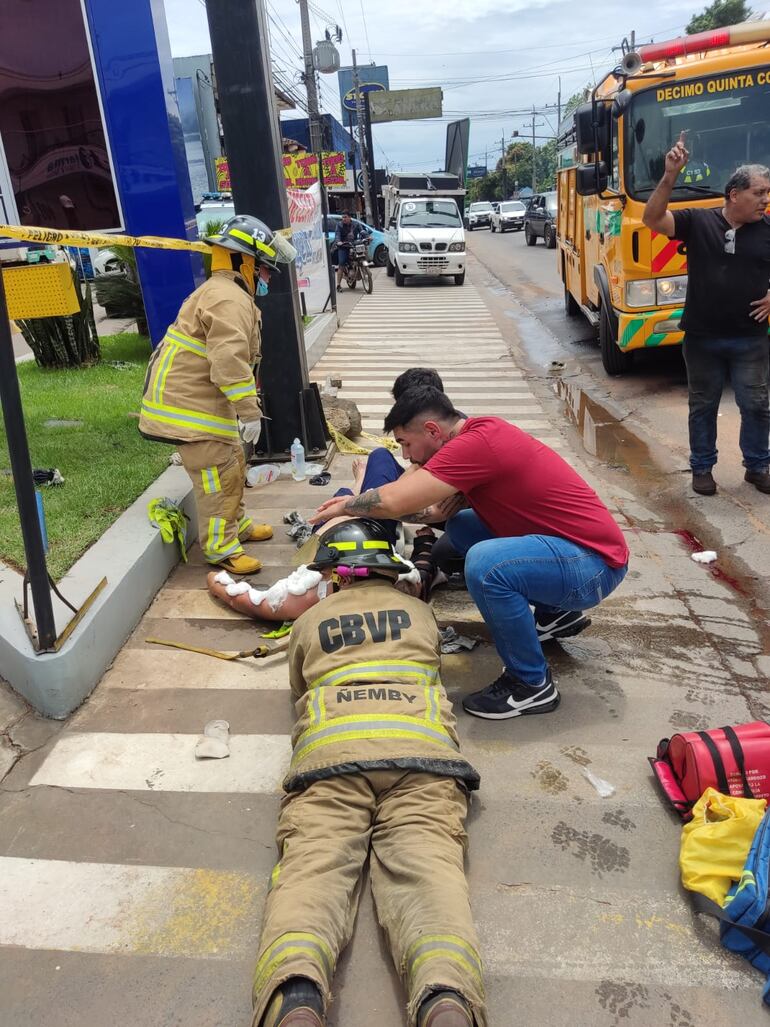 Uno de los trabajadores presentaba un hundimiento en el cráneo y estaba inconsciente.