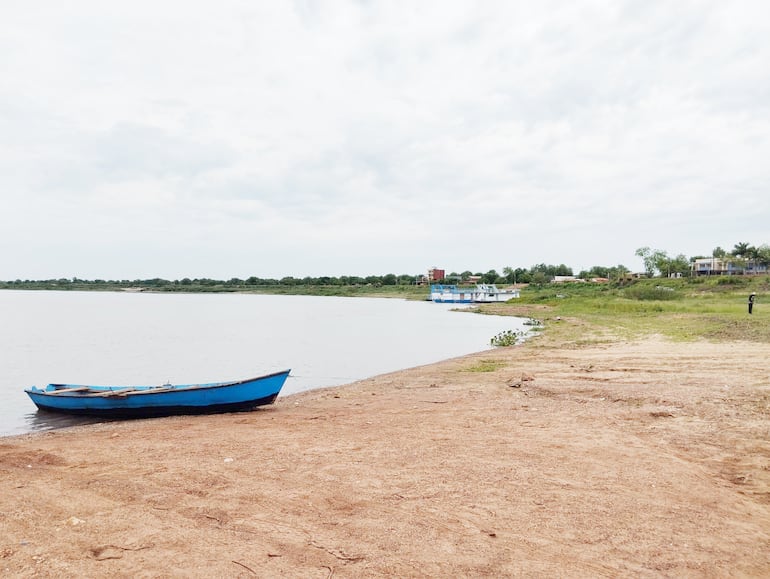 El río Paraguay sigue sufriendo una crítica sequía, pese al leve repunte de estos últimos dos días.