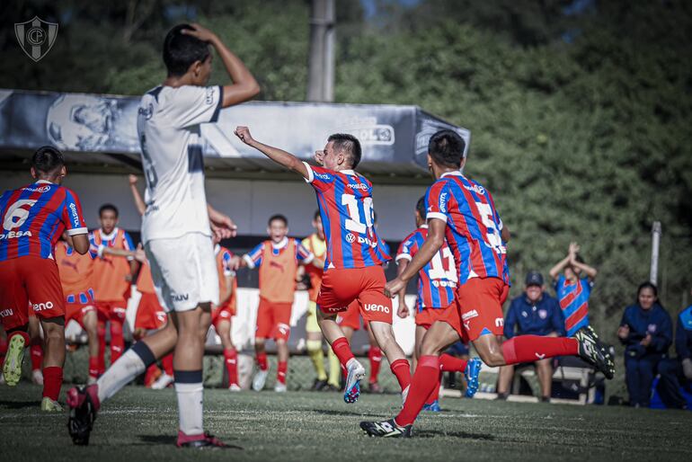 Se registraron 11 goles en el clásico de la Sub 14