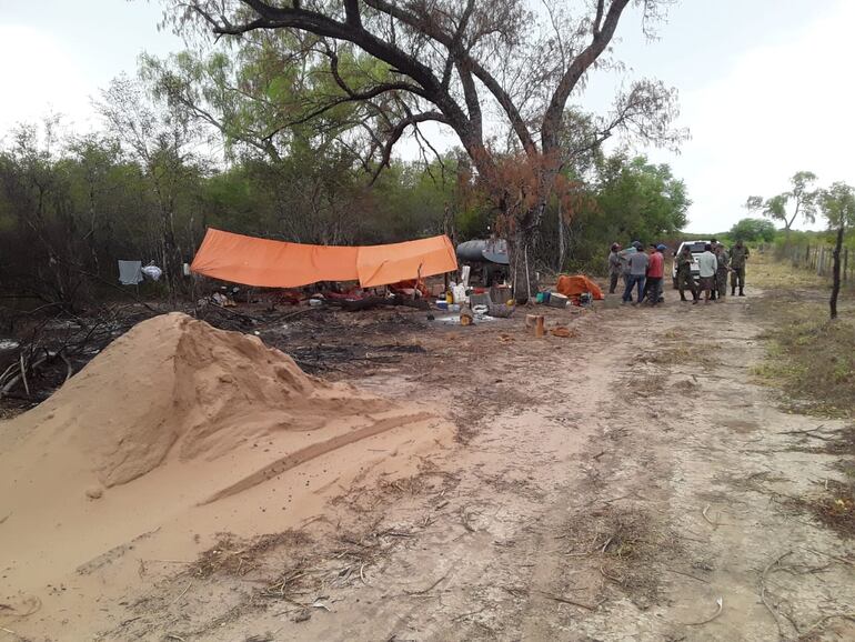 El campamento fue montado hace un mes sin el mínimo interés de las autoridades en intervenir hasta la fecha