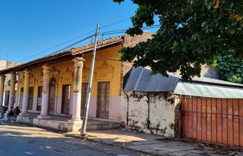 La antigua Casona Gondra marca la entrada al barrio Ricardo Brugada y forma parte del casco antiguo de la ciudad de Asunción.