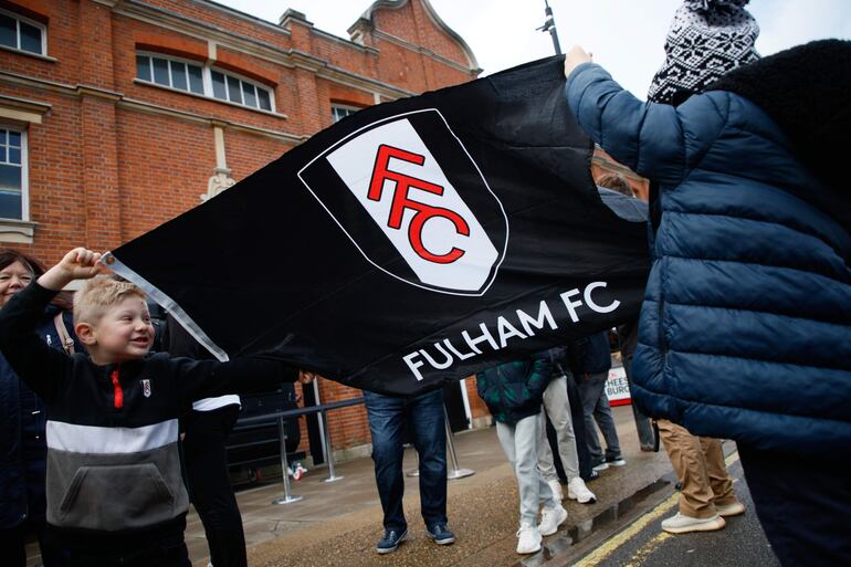 Los aficionados del Fulham en la previa del partido ante el Arsenal por la Premier League.