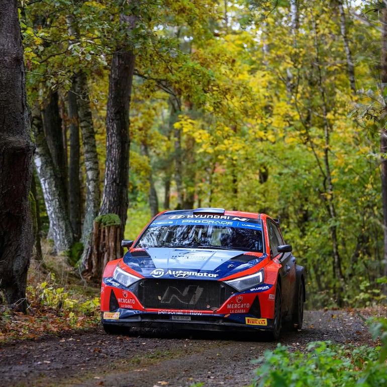 Fau Zaldívar y Marcelo Der Ohannesian con el Hyundai i20 N Rally2 en suelo checo.