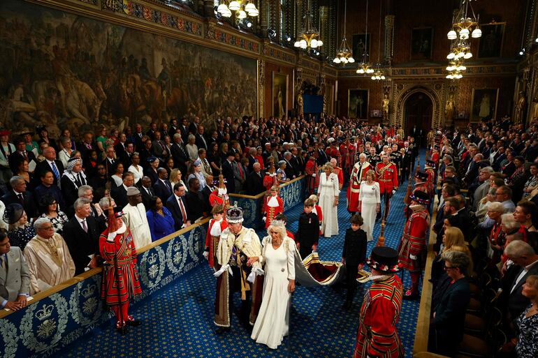 Los reyes británicos Carlos III y Camila durante la ceremonia de apertura del Parlamento, hoy. 