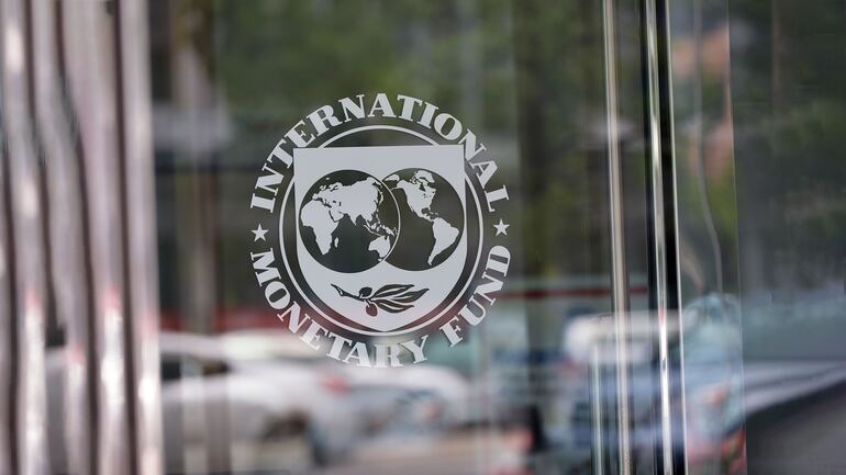 El logo del Fondo Monetario Internacional en su sede central en Washington.