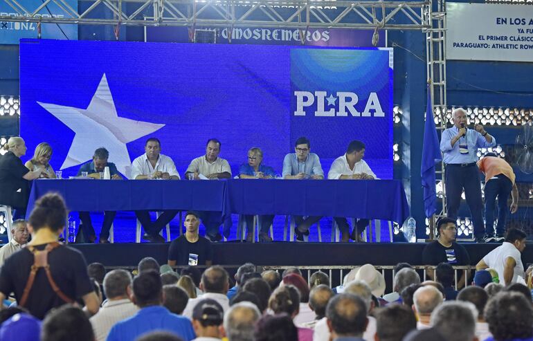 En la Convención del Partido Liberal de ayer se expulsó a los senadores liberocartistas.