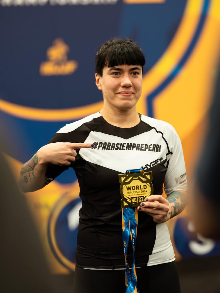 Video: Pamela Bóveda es campeona mundial de Jiu-Jitsu y dedica título a familia fallecida en ruta Luque-Sanber