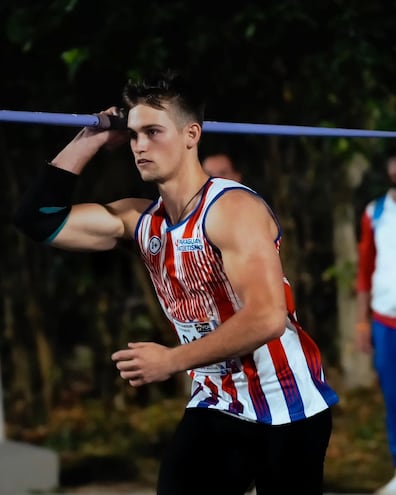 Lars Anthony Flaming Lepp (27/2/2003) conquistó la medalla de oro en la jabalina en el Campeonato de Bucaramanga.