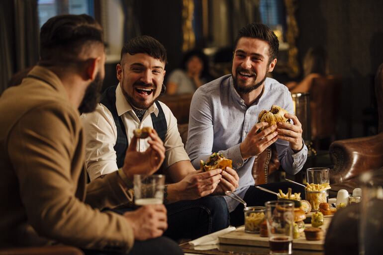 Un ambiente con poca iluminación nos empuja a comer más.