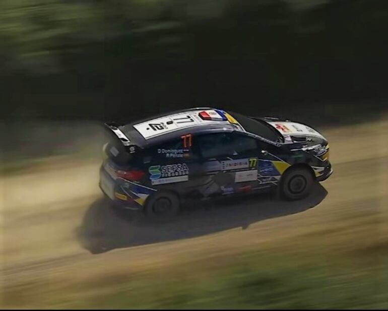 Toma aérea del Ford Fiesta Rally3 Evo de nuestro compatriota Diego Domínguez Bejarano, durante la primera etapa de hoy.