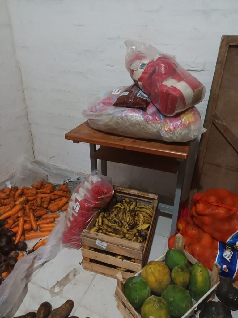 La escuela San Bernardino, en Irala Fernández, denunció que los insumos del programa Hambre Cero llegaron en condiciones deplorables