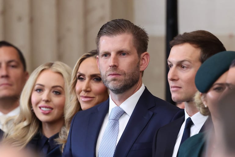 Eric Trump (centro) en el Capitolio.