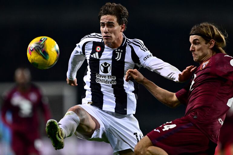 Juventus' Turkish midfielder #10 Kenan Yildiz (L) and Torino's Croatian defender #24 Borna Sosa (R) fight for the ball during the Italian Serie A football match between Torino and Juventus at the Grande Torino Stadium in Turin, on January 11, 2025. (Photo by MARCO BERTORELLO / AFP)