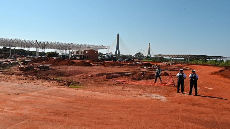 Varias obras se están ejecutando en el lado paraguayo del puente de la integración.