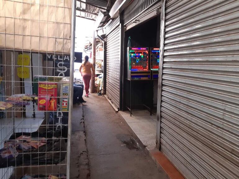 La ciudad de San Lorenzo es conocida como "Las Vegas'i" ante la gran cantidad de tragamonedas que se encuentran en las calles, violando la normativa de juegos de azar. 