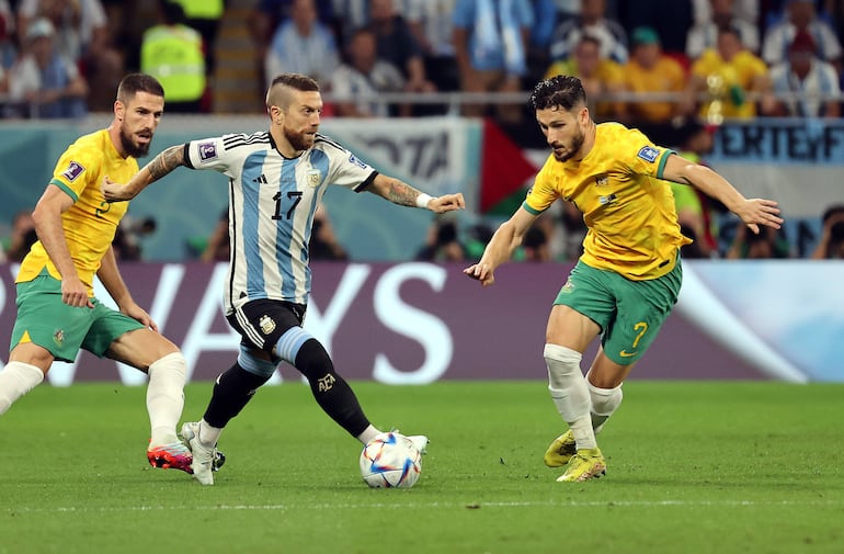 Alejandro Gómez en acción en el partido ante Australia por los octavos de final del Mundial de Qatar 2022.