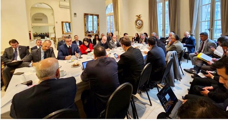 Reunión de la Hidrovía, en Buenos Aires, el viernes último, en la Embajada de Uruguay.