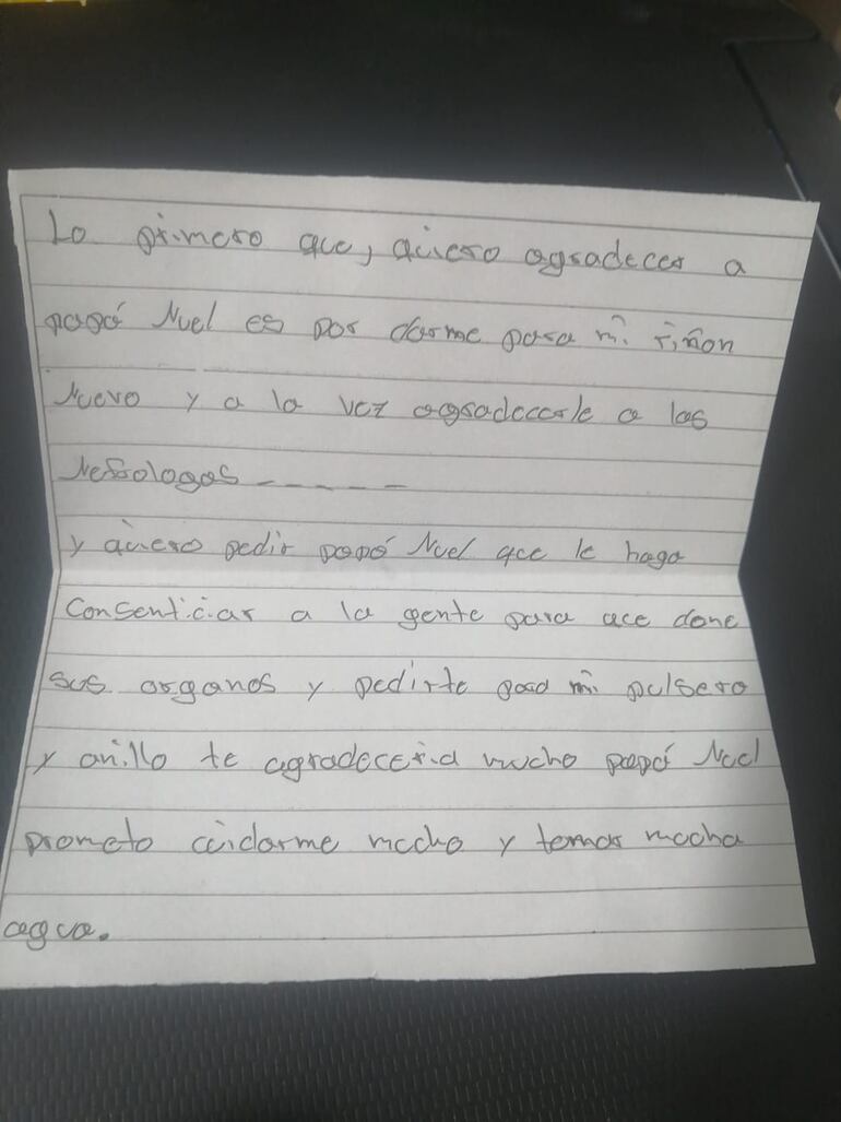 Los pacientes del Servicio de Nefrología Infantil del Hospital Nacional de Itauguá, con mucha esperanza, escribieron sus deseos a Papá Noel y al Niño Jesús.