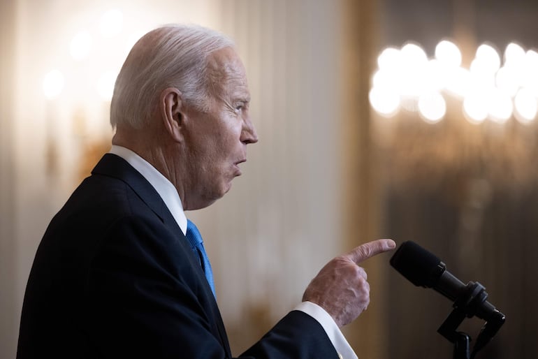 Solo tres años y medio separan al presidente Joe Biden (81 años) de su posible rival en las próximas elecciones de noviembre, Donald Trump (77 años), y, sin embargo, los potenciales votantes estadounidenses centran mayoritariamente en el demócrata sus críticas a la edad como un problema para ejercer.