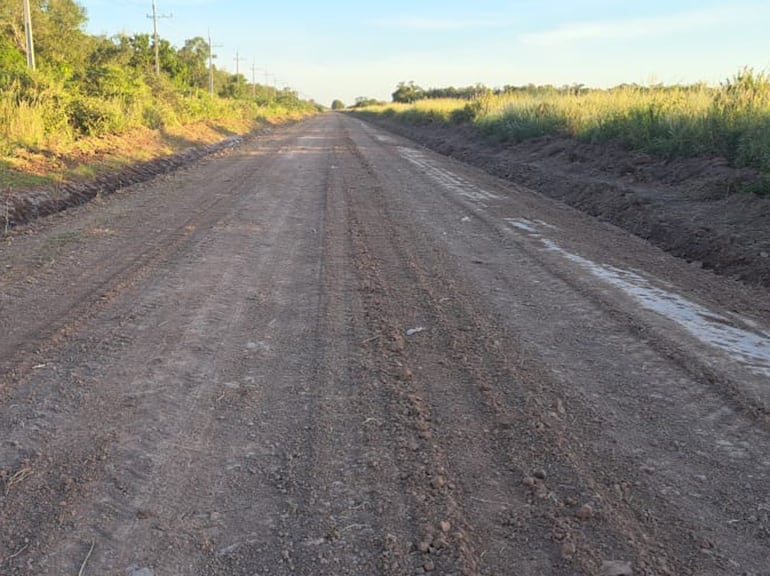 Así de lindo esta quedando en varios tramos el camino que conduce a Bahía Negra, sin necesidad de cobro de peaje.