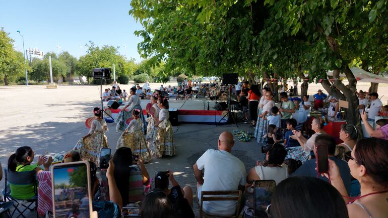 Paraguayos residentes en Sevilla se reúnen para el San Juan ara.