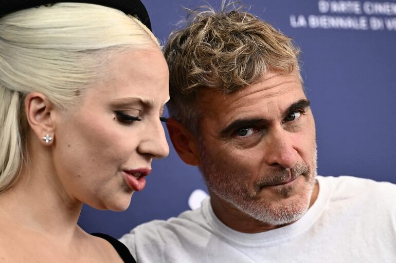 Lady Gaga y Joaquin Phoenix en la presentación de "Joker : Folie a deux" en el Festival de Venecia.