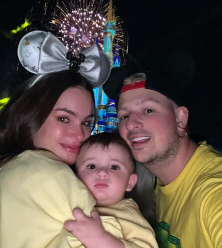 ¡Hermosa familia! Stephi Stegman y Pablo Mejía con su hijo Bruno vivieron la magia de Disney y nuestra compatriota se emocionó hasta las lágrimas.