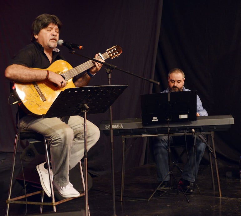 El cantante Ricardo Flecha y el pianista Óscar Fadlala ofrecerán hoy un concierto íntimo en el Teatro Municipal “Ignacio A. Pane”.