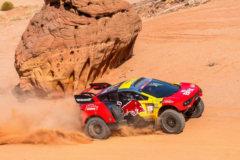 El francés Sébastien Loeb y el belga Fabián Lurquin consiguieron su primera victoria de etapa.