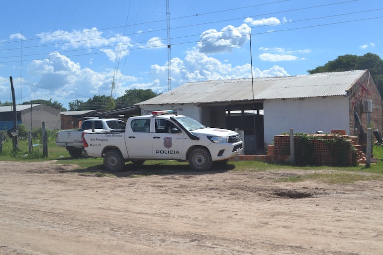 Foto de archivo de cuando la patrullera estacionada frente al local de la comisaría. Ahora está con desperfecto y será reparada gracias al gesto de la ciudadanía.