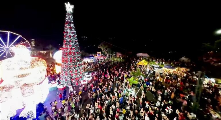 Las luces navideñas permanecerás por unos días más en Ciudad del Este.