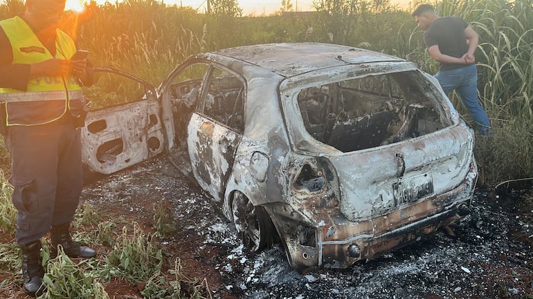 El automóvil de Marcos Antonio Domínguez Amarilla fue incendiado el domingo en Minga Guazú.