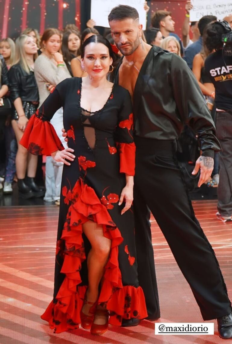 Lali González y Maxi Diorio anoche bailaron flamenco en la pista de América TV. (Captura de la historia de Instagram de Lali González)