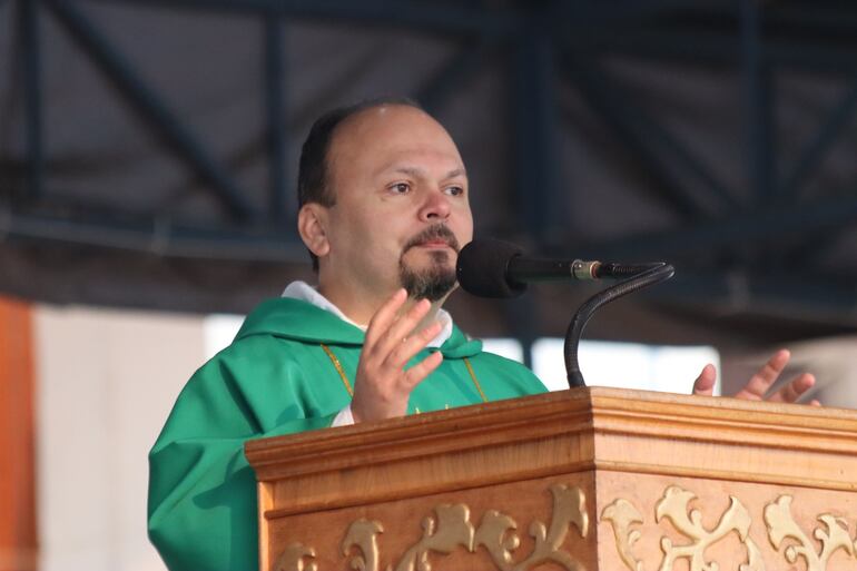 El Fray Edgar Toledo predicó la misa en el santuario de Caacupé.