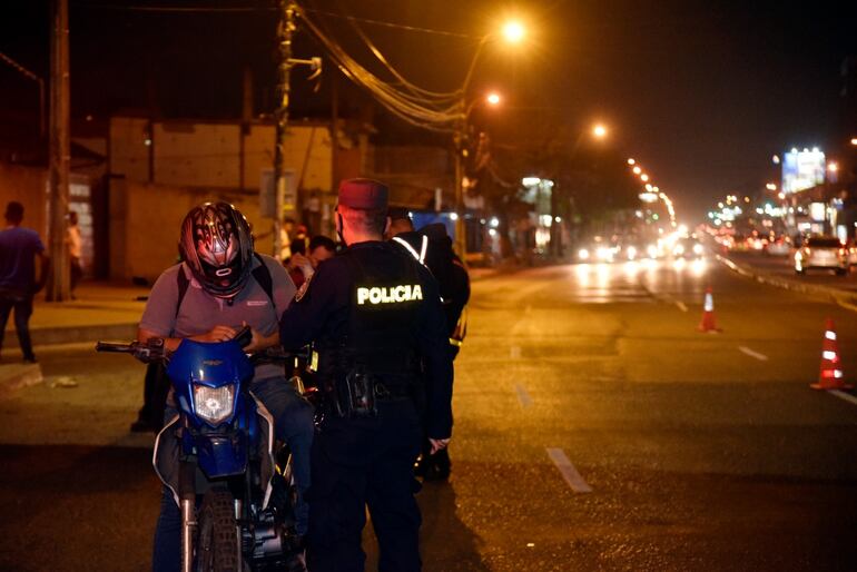 Controles de la Policía en Calle Última el martes 7 de septiembre pasado.