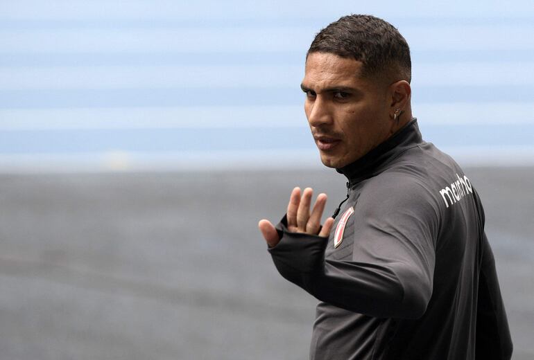 (FILES) Peru's forward Paolo Guerrero waves during a training session in Rio de Janeiro, Brazil on July 6, 2019 on the eve of the Copa America final football match against Brazil to be held at the Maracana stadium. Peru's forward Paolo Guerrero withdrew on February 15, 2024, from playing in Peru, where he signed a contract with club Cesar Vallejo, after receiving threats of extortion and kidnapping. (Photo by JUAN MABROMATA / AFP)