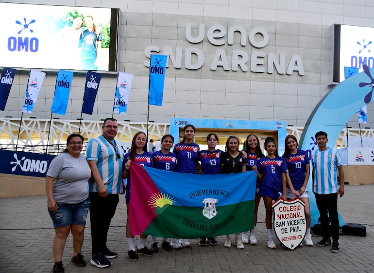 Uno de los equipos de estudiantes, venido de Independencia a participar en los Juegos Escolares JEEN 2024, en la SND.