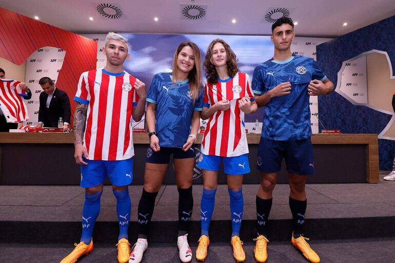 Julio Enciso, Paola Genes, Camila Barboza y Kevin Parzajuk se vistieron  con las nuevas casacas Puma de las selecciones paraguayas.