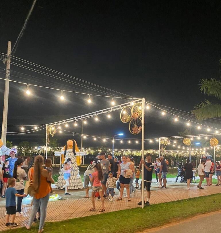 El sábado y domingo la ciclovía de Isla Pucú se vió copada de visitantes.