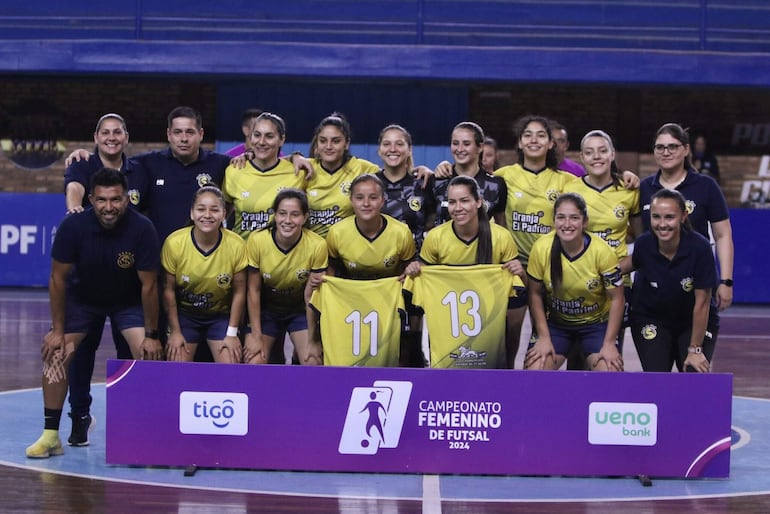 Plantel del Sport Colonial, campeón invicto del Femenino de Futsal 2024. “Colo” conquistó su sexto título en el futsal.