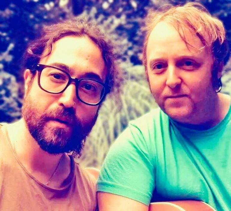 Sean Ono Lennon y James McCartney, hijos de los históricos Beatles John y Paul, respectivamente.