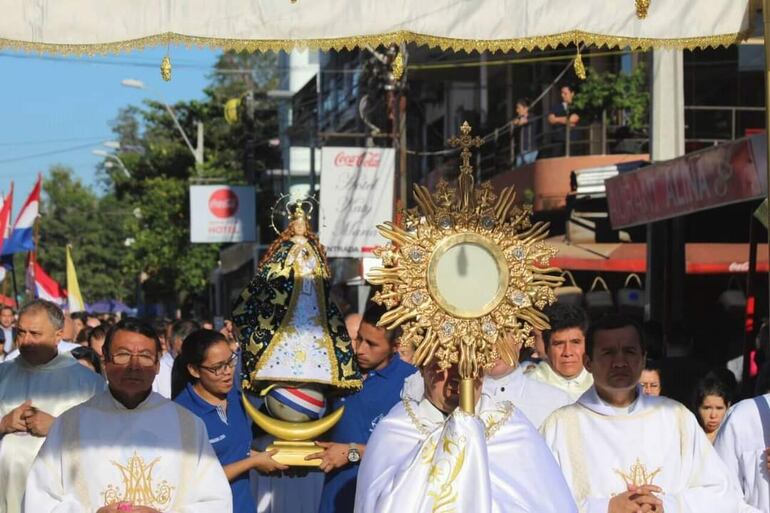 Los exservidores del santuario de Caacupé pidieron a monseñor Valenzuela que interceda por ellos.