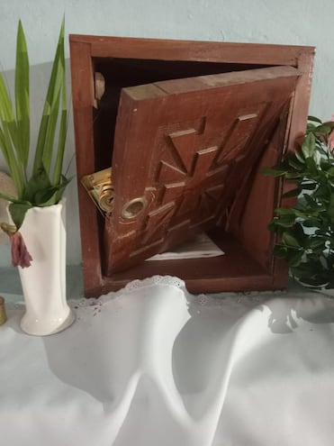 Robaron un parlante y profanaron el  Sagrario de una capilla de Luque