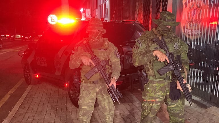 Miembros Pelotón Cazador del Batallón de la Policía de Frontera (BPFron), dependiente de la Policía Militar del Brasil, que hicieron el procedimiento.