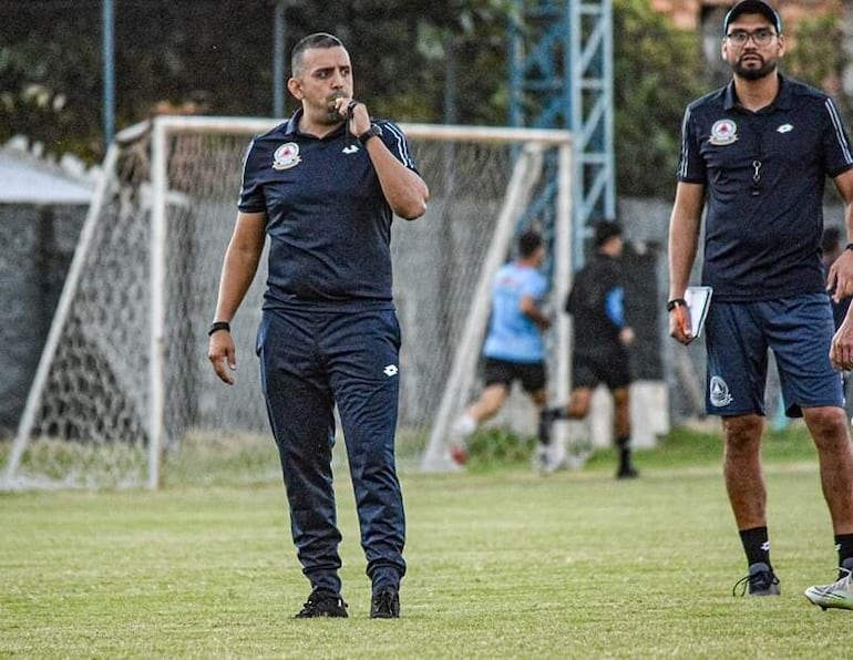 Carlos Recalde (39 años), director técnico de Resistencia Sport Club.