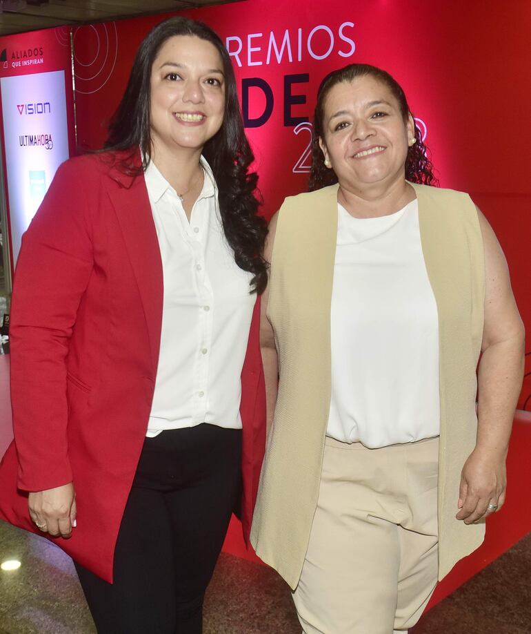 Sintia Giménez y Faustina Coronel.