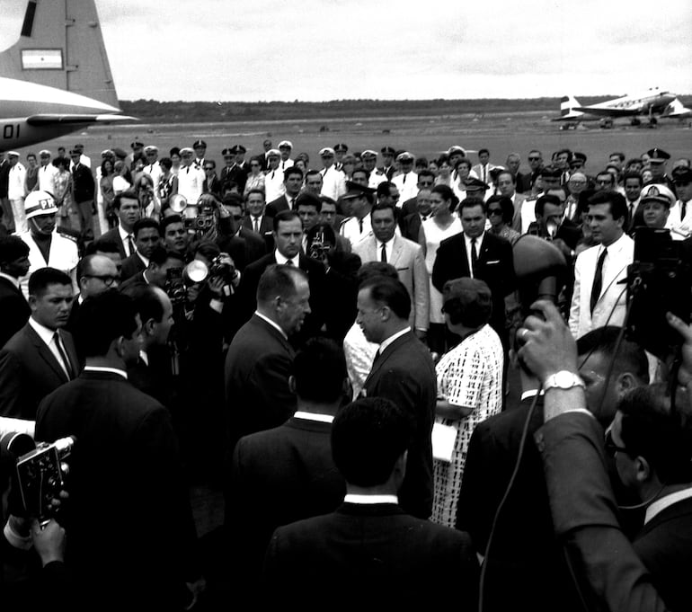 Despedida al presidente argentino Juan Carlos Onganía en el Aeropuerto en 1969.