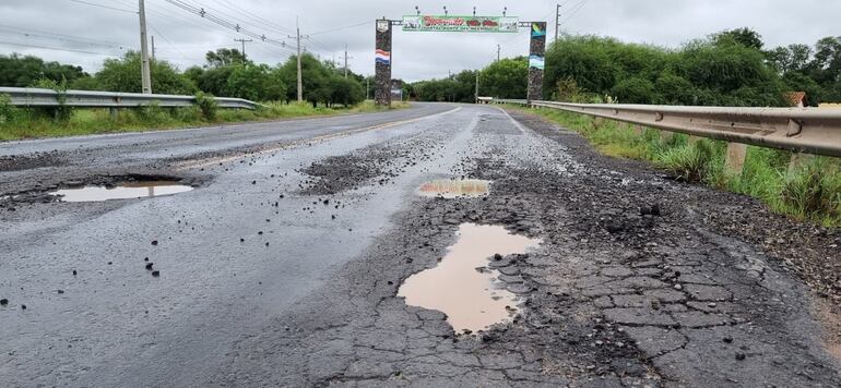 En estas condiciones se encuentra la ruta PY19, en Villa Oliva. La obra tiene un gran deterioro.