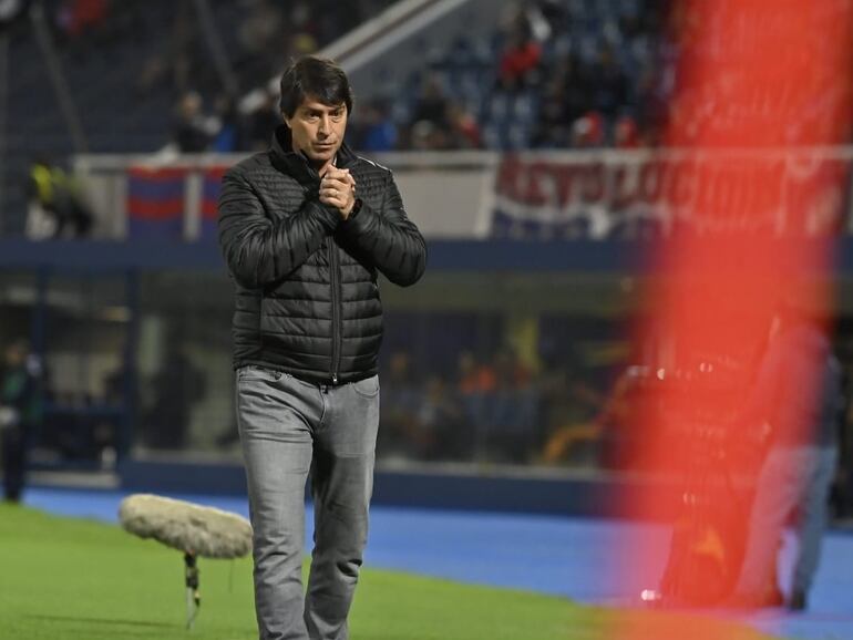 El argentino Daniel Garnero, entrenador de Libertad.