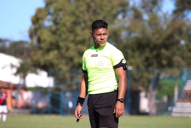 Blas Antonio Romero sería el árbitro del último superclásico de la temporada, Olimpia vs. Cerro Porteño